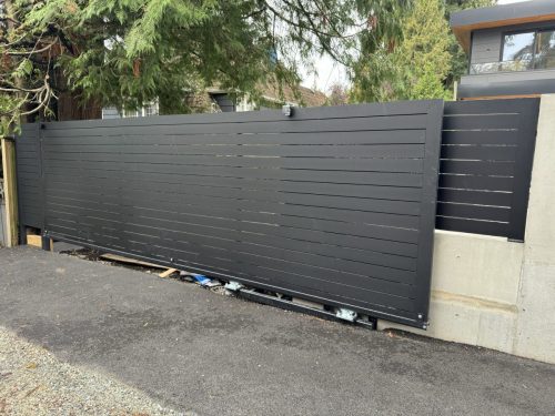 TG14 Aluminum Cantilever Gate Horizontal Tubes in Kerrisdale
