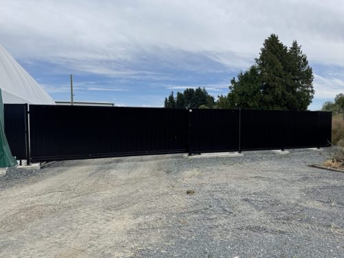 TG18 Aluminum Cantilever Privacy Panel in Abbotsford
