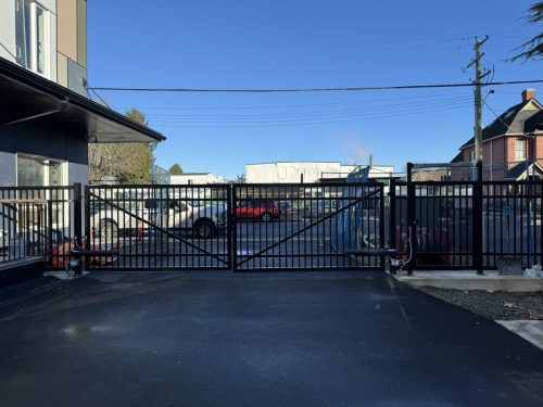 TG17 Aluminum Double Swing in Victoria