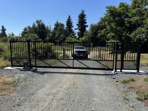 TG02 Cantilever Aluminum Gate in Abbotsford