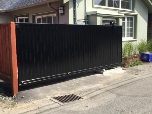 TG222 Cantilever sliding gate aluminum privacy in Vancouver