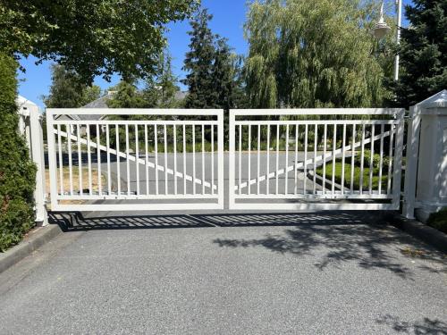 TG288 double swing gate in Delta