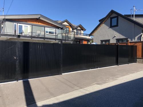 TG327 Double sliding gate aluminum privacy panel in Vancouver