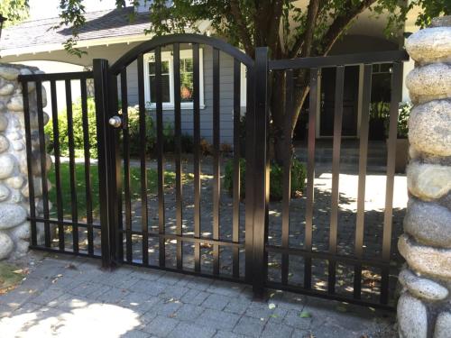 TG469 Man gate aluminum pickets in Vancouver