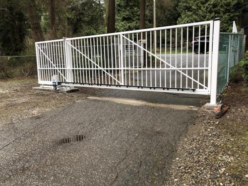 TG536 Cantilever gate-Aluminum pickets in White Rock