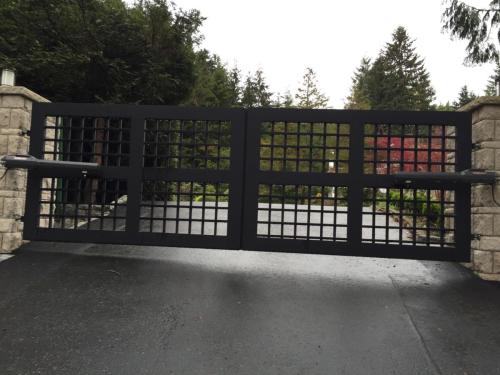TG592 Double swing gate aluminum bars in west Vancouver