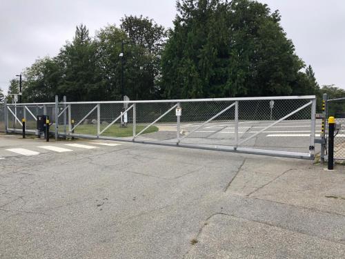 TG636 Cantilever aluminum chain-link gate in Burnaby