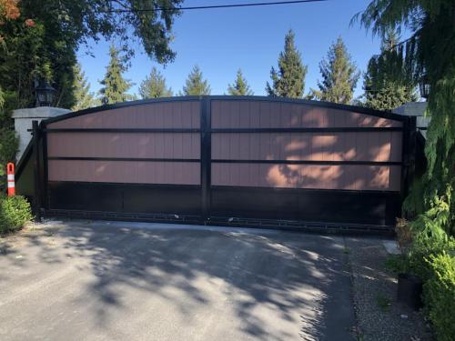 TG762 Double sliding cantilever gate aluminum frame with vinyl slots in-fill in Richmond